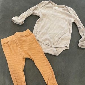 Kate Quinn onesie and pant set-18-24m